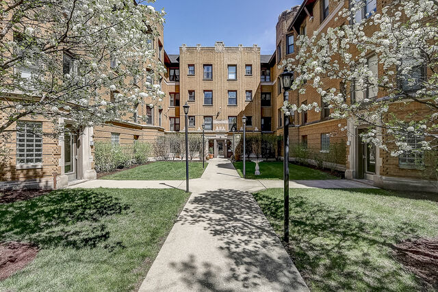 Property Photo:  7715 N Hermitage Avenue 1A  IL 60626 
