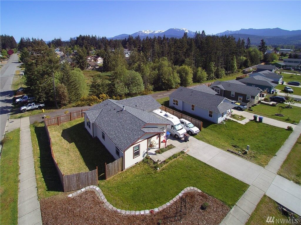 Property Photo:  1401 Pendley Ct  WA 98363 