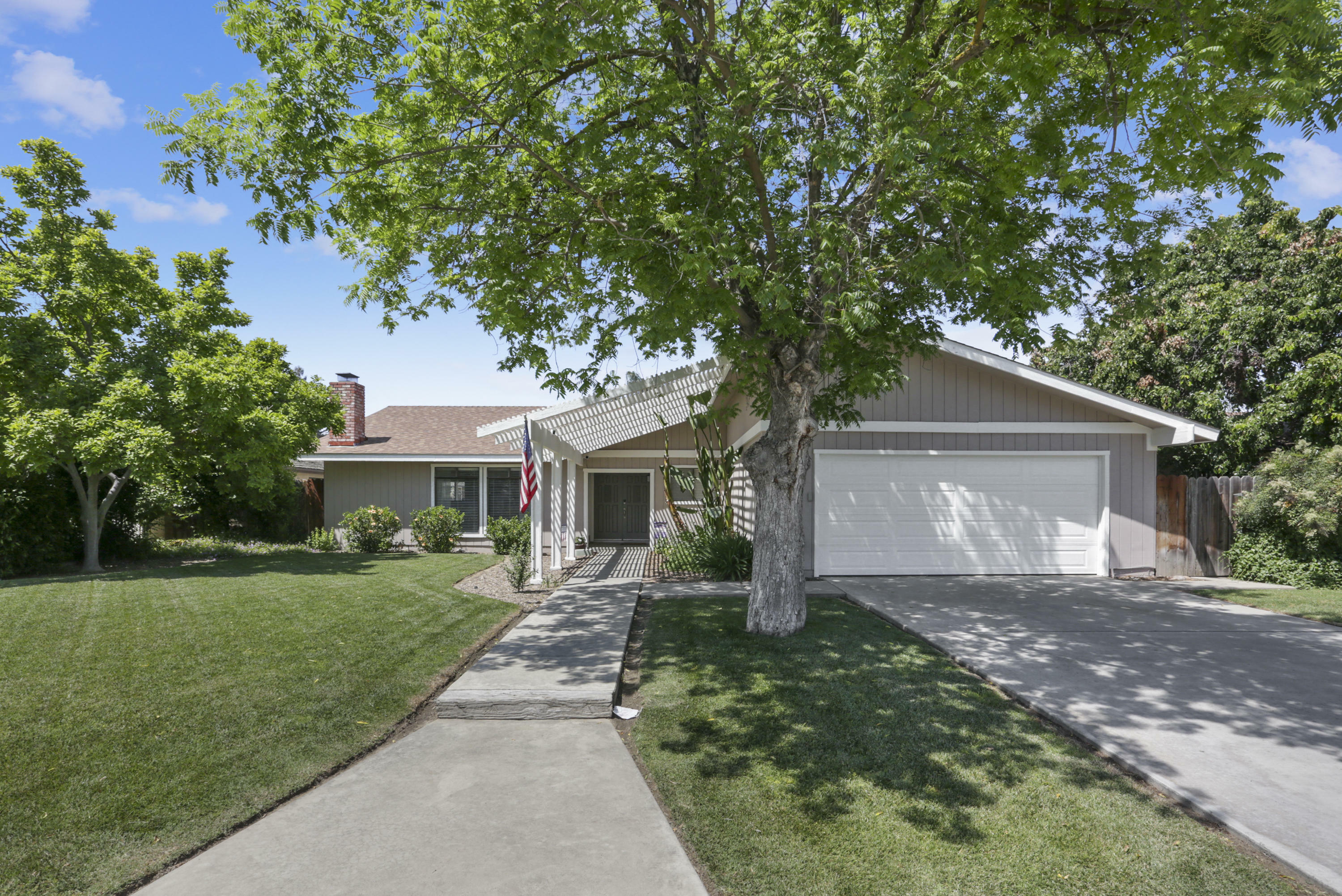 3344 W La Vida Avenue  Visalia CA 93277 photo