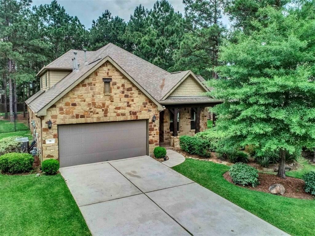 Property Photo: 91 W Jagged Ridge Circle TX 77389