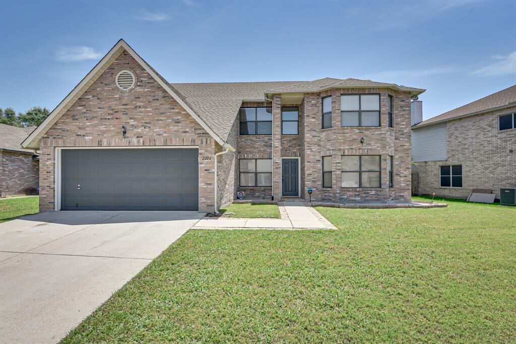 Property Photo: 2204 Delaford Drive TX 76002