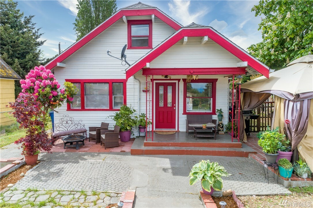 Property Photo:  3810 E J St  WA 98404 