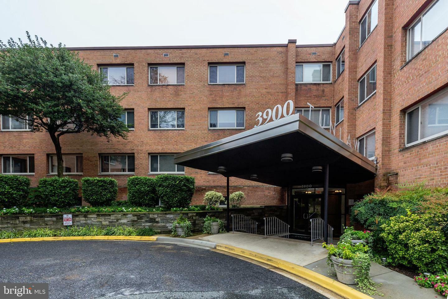 Property Photo: 3900 Tunlaw Road NW 613 DC 20007