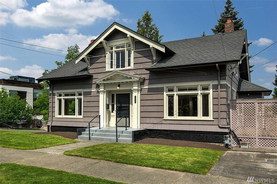 Property Photo:  1204 E Lynn St  WA 98102 