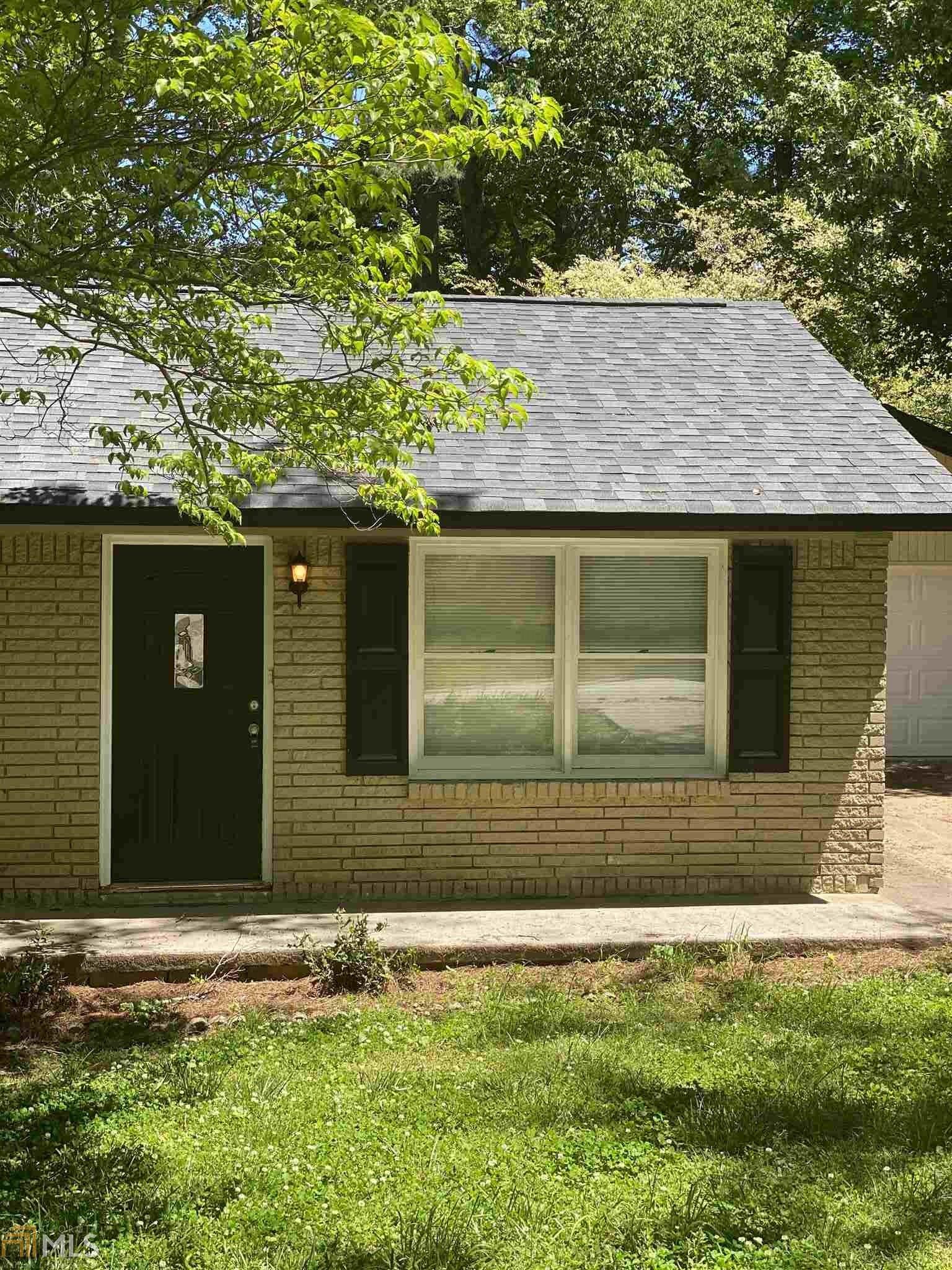 Property Photo:  660 Robert E Lee Parkway  GA 30238 