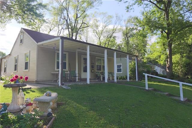 Property Photo: 2926 S 52nd Terrace KS 66106