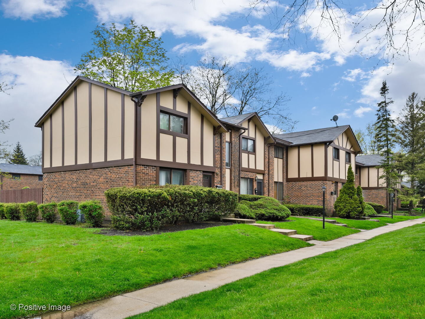 Property Photo:  18W201 Kirkland Lane  IL 60181 