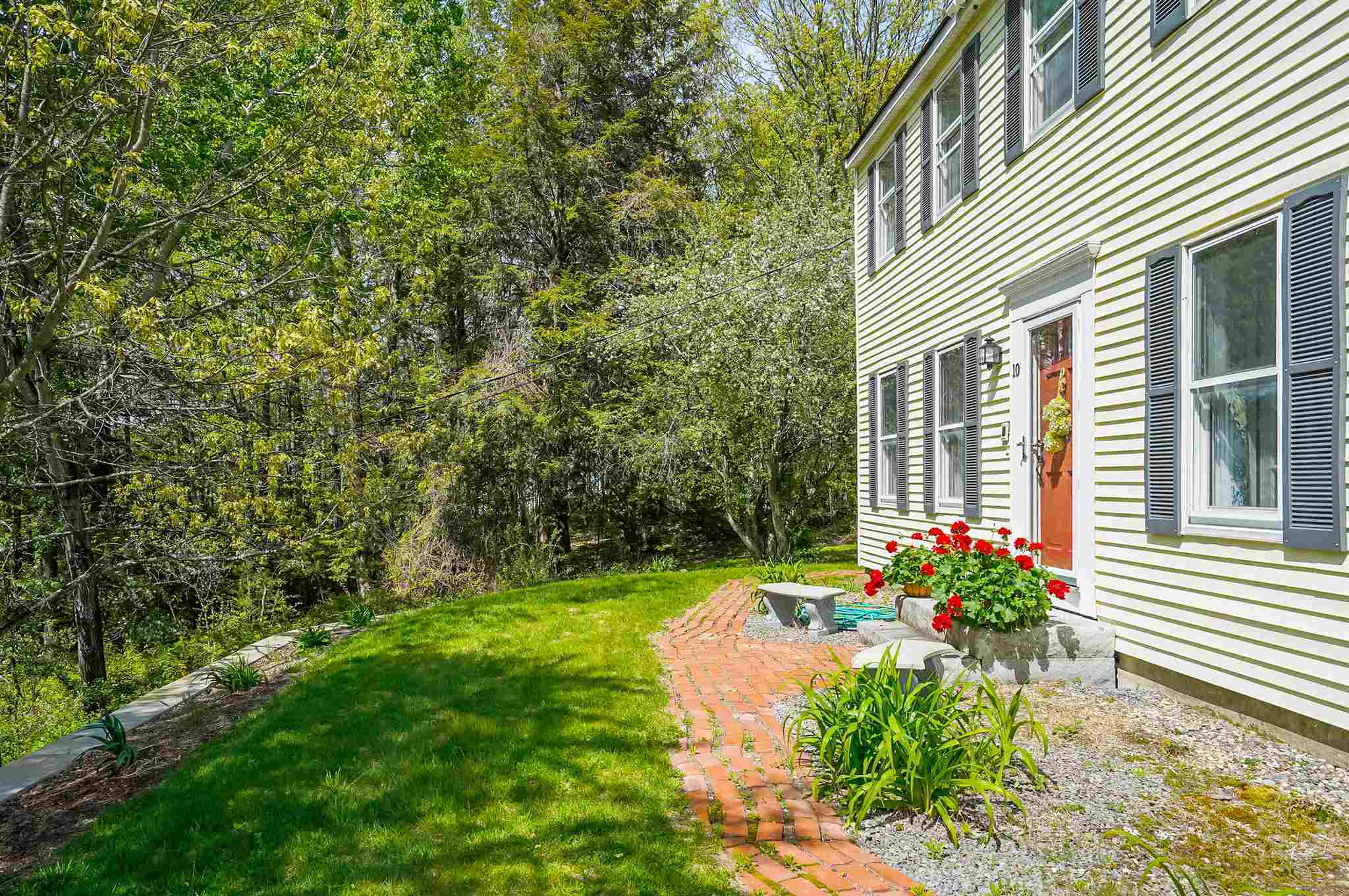 Property Photo:  10 Highland Drive  NH 03031 