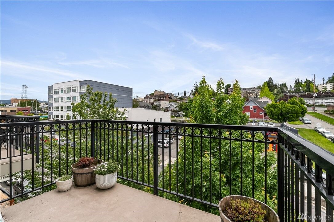 Property Photo:  1001 N State Street 403  WA 98225 