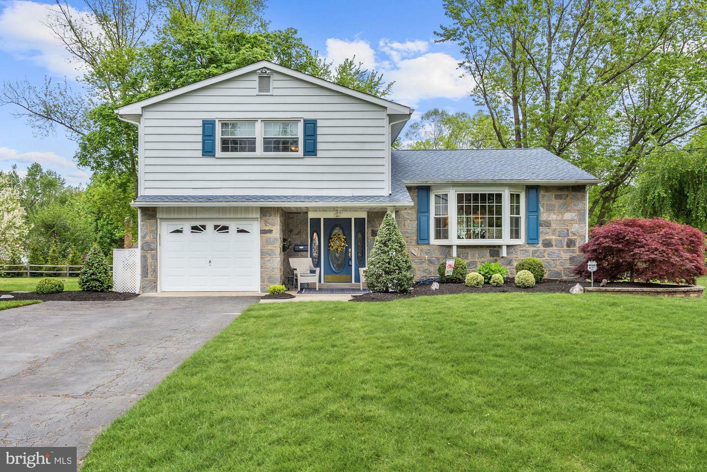 Property Photo:  102 Monticello Drive  NJ 08077 