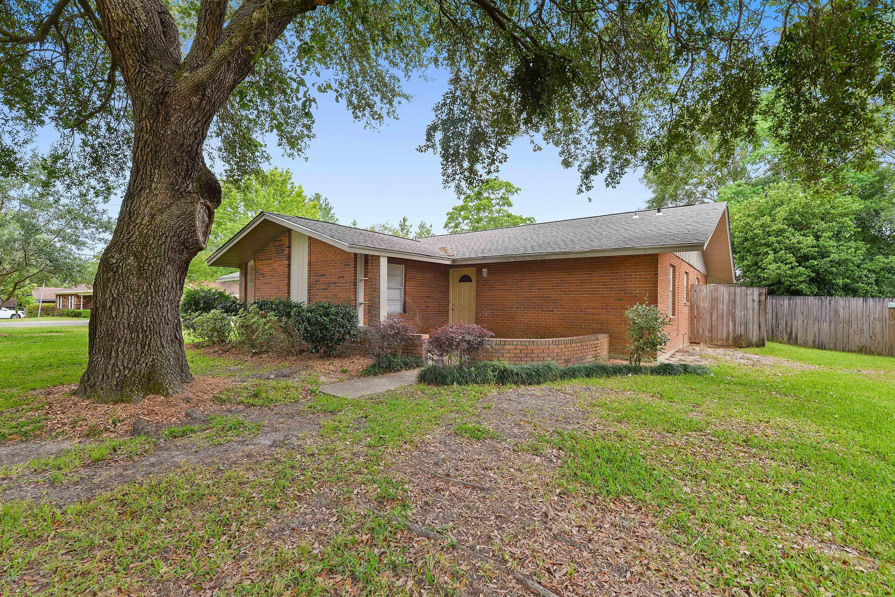 Property Photo:  15834 S Parkwood Drive  MS 39503 