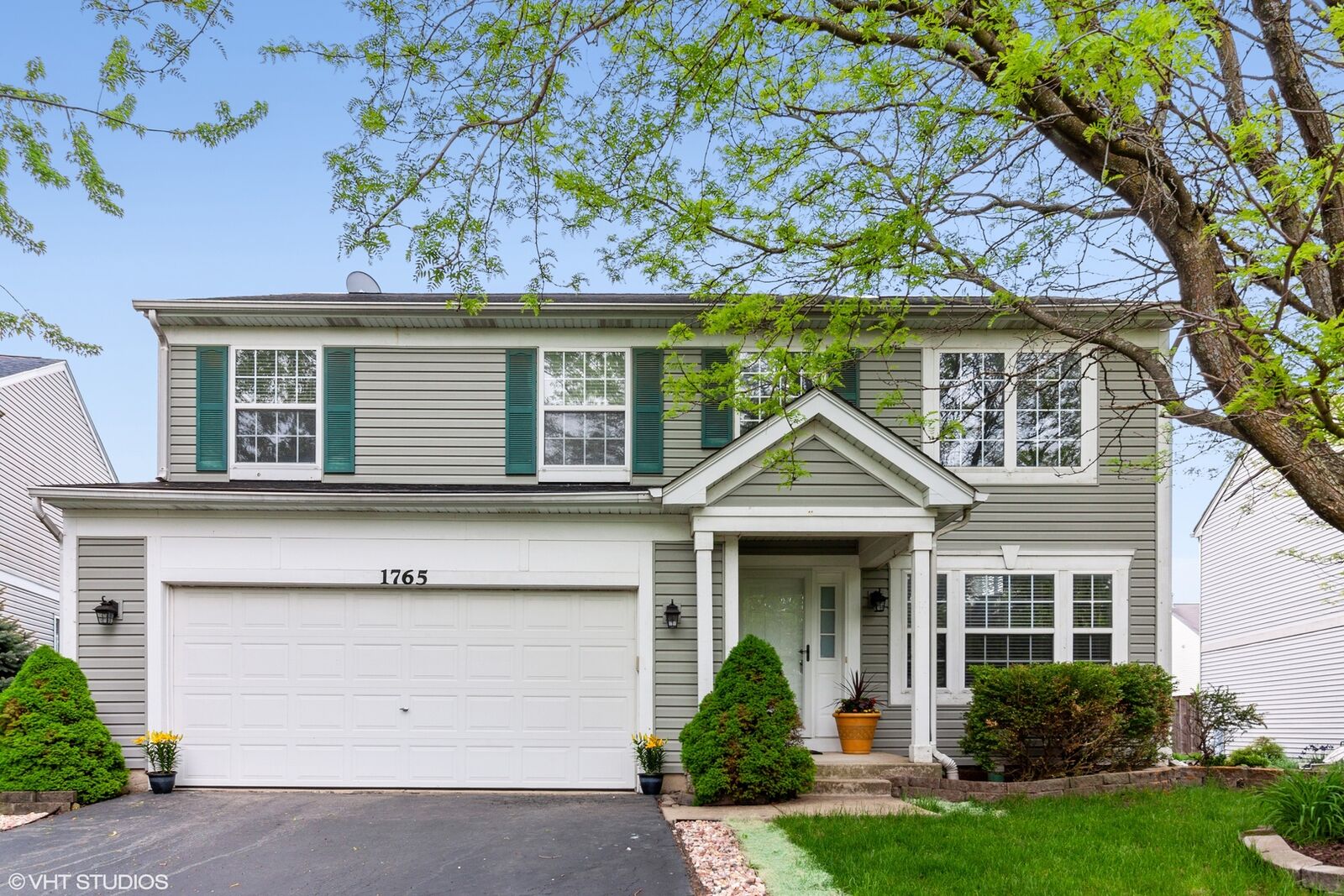 Property Photo:  1765 Melbourne Lane  IL 60503 