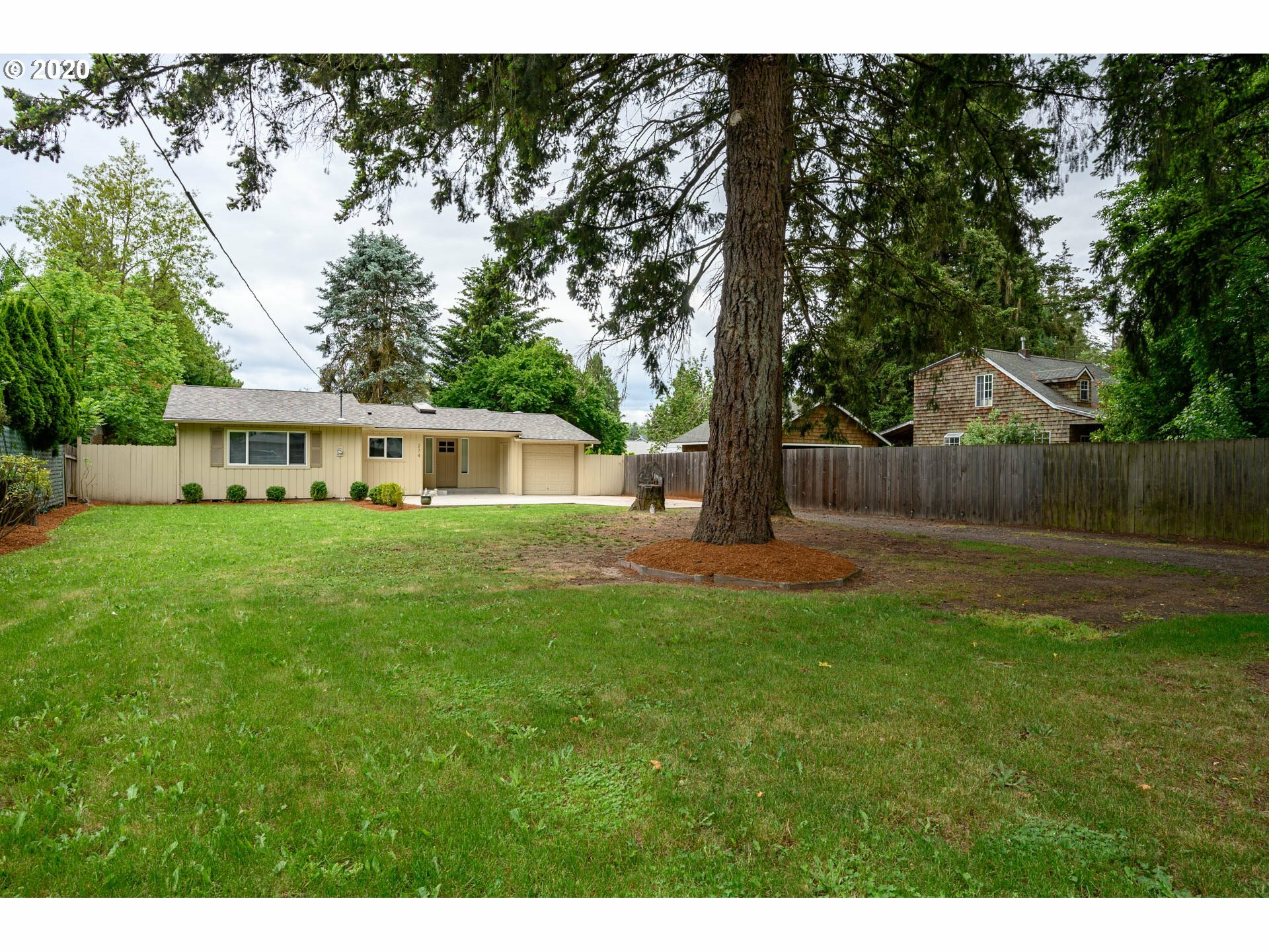 Property Photo:  274 SE 18th Ave  OR 97123 