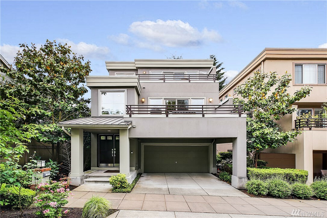 Property Photo: 813 Kirkland Wy 4 WA 98033