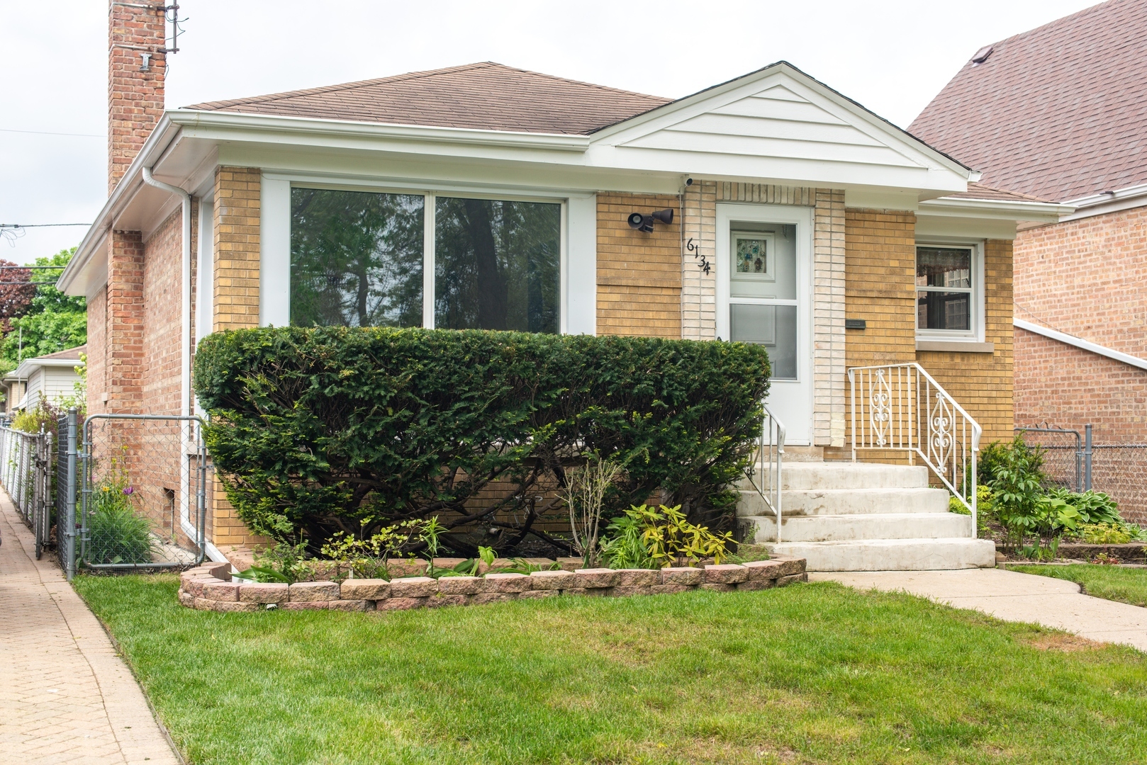 Property Photo:  6134 North Keystone Avenue  IL 60646 