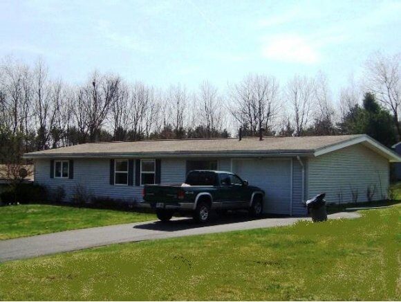 Property Photo:  4 B Johns Drive 4 B  NH 03106 