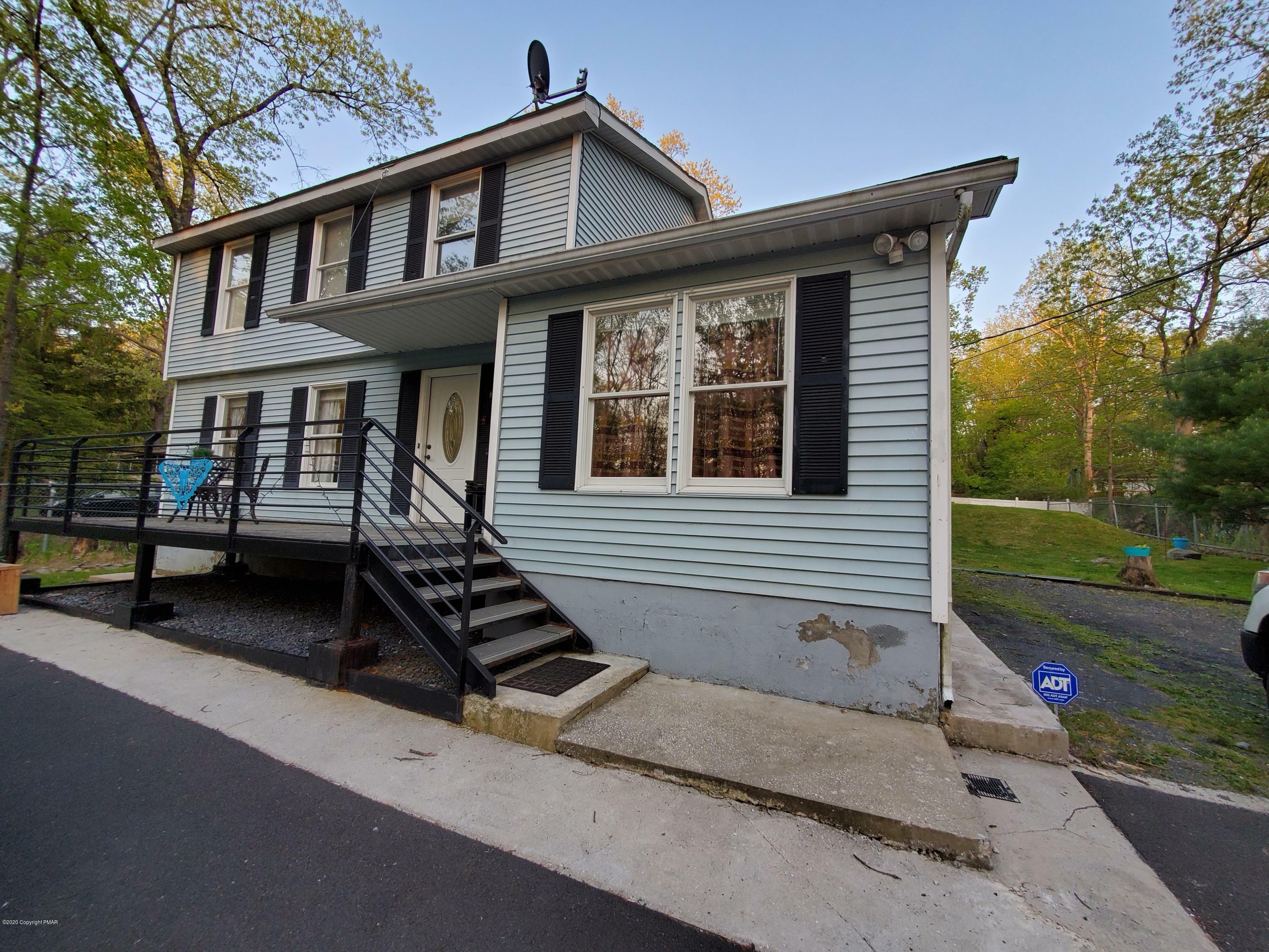 Property Photo:  2124 Walnut Trl  PA 18324 