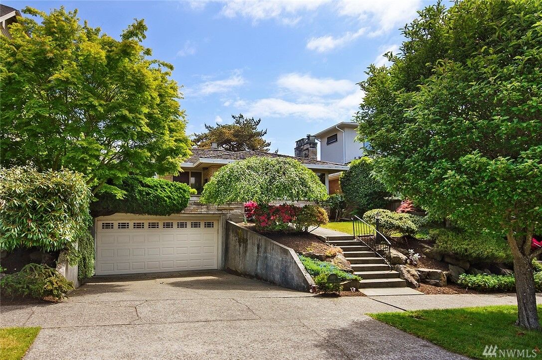 Property Photo: 1910 Edgemont Place W WA 98199