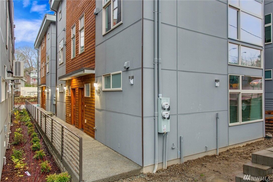 Property Photo:  714 A  Martin Luther King Junior Way  WA 98122 