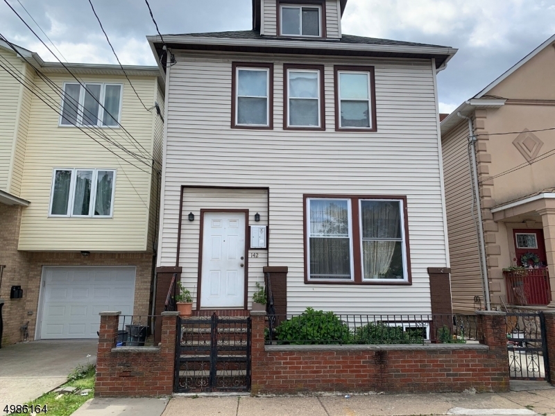 Property Photo:  142 S Park St  NJ 07206 