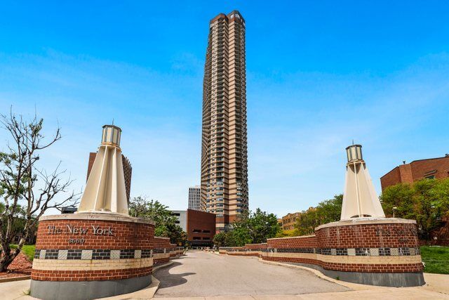 Property Photo: 3660 N Lake Shore Drive 2211 IL 60613
