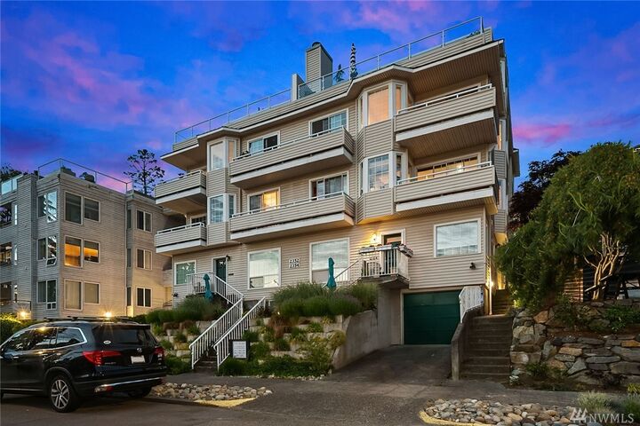 Property Photo:  2354  Yale Avenue E 301  WA 98102 