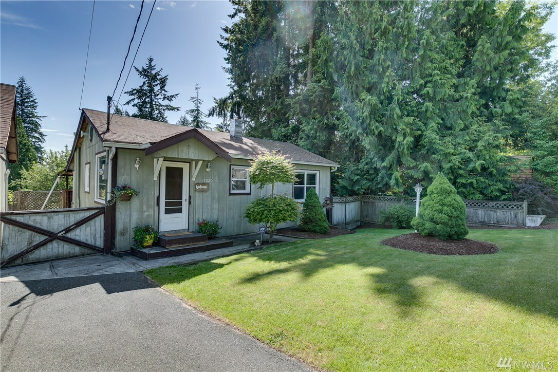 Property Photo:  17020 22nd Ave NE  WA 98155 