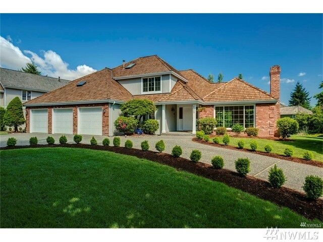 Property Photo:  8120 SE 77th Place  WA 98040 