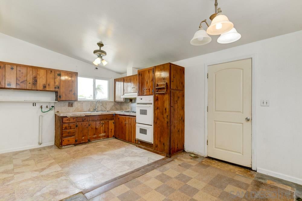 Property Photo: 8921 Earhart St CA 92123