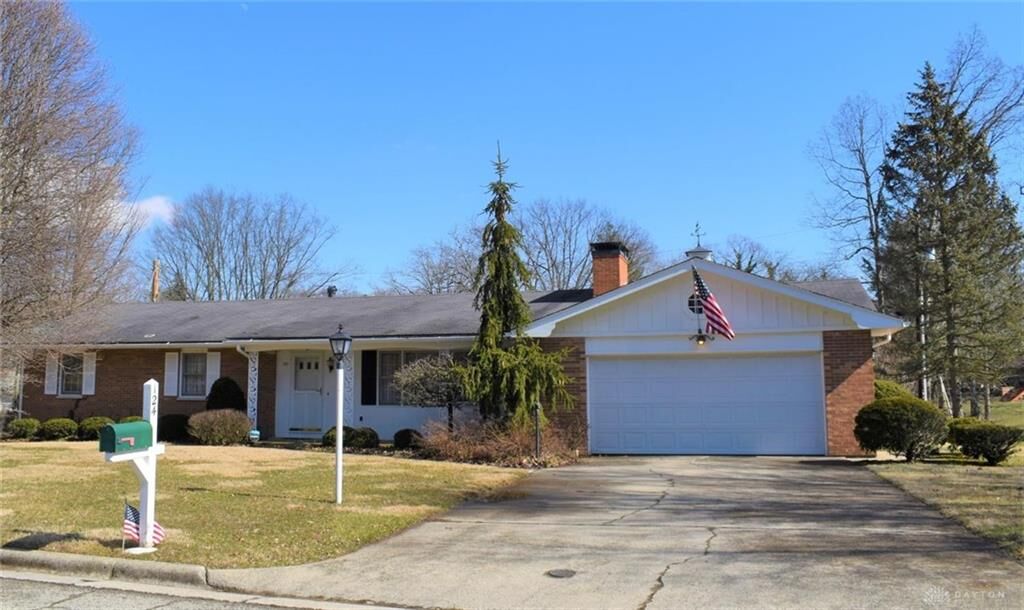 Property Photo: 124 Glenwood Circle OH 45177