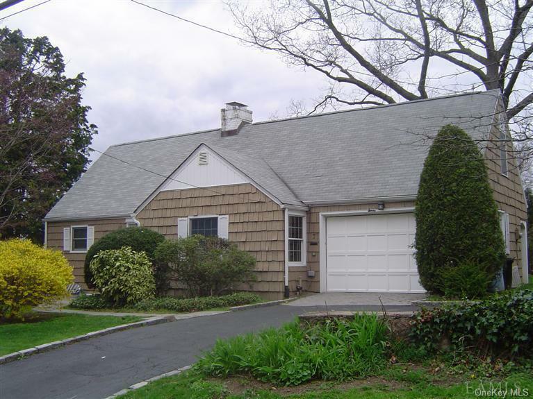 Property Photo:  7 Normandy Road  NY 10603 