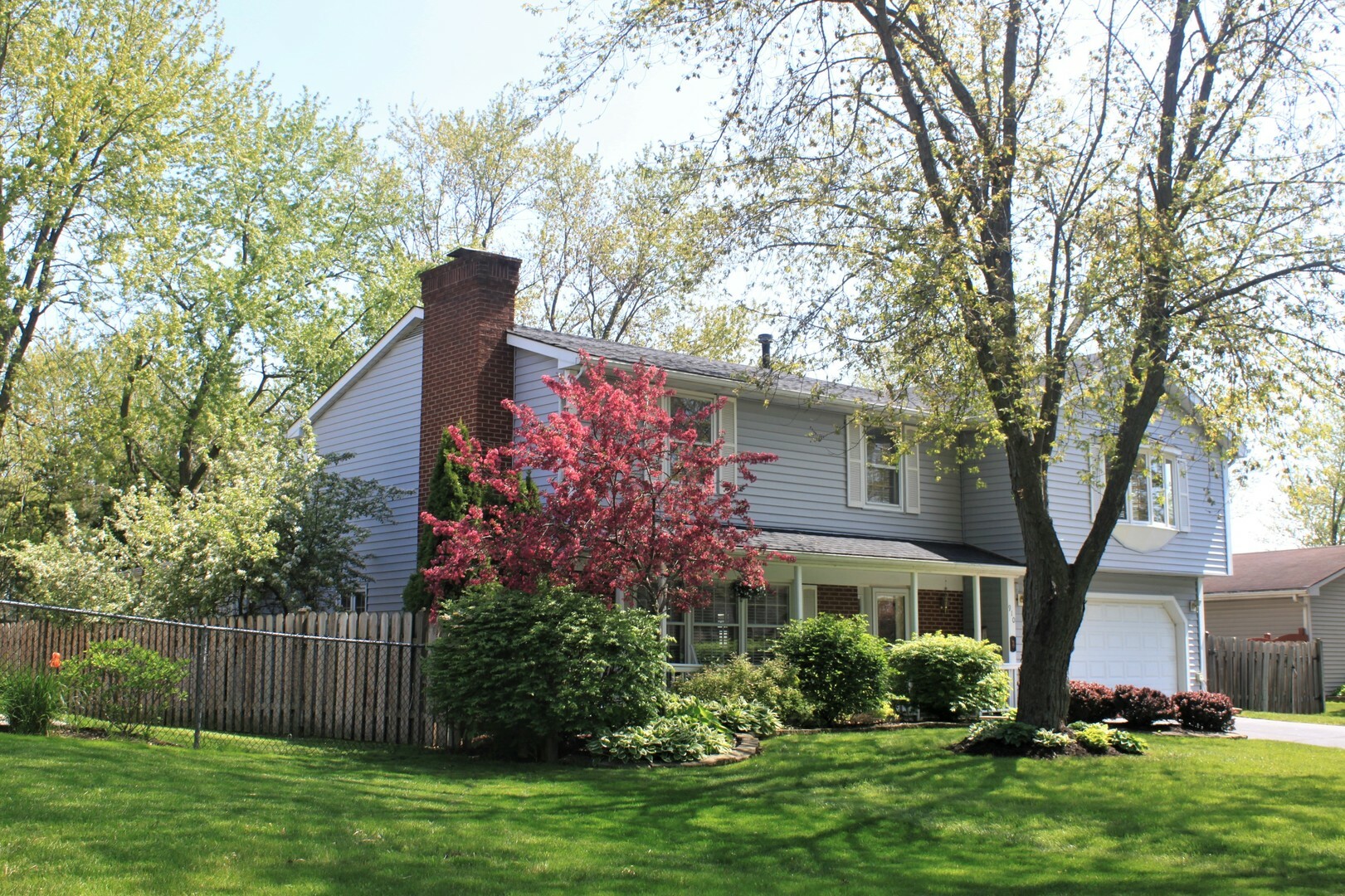Property Photo: 910 Heartwood Lane IL 60047