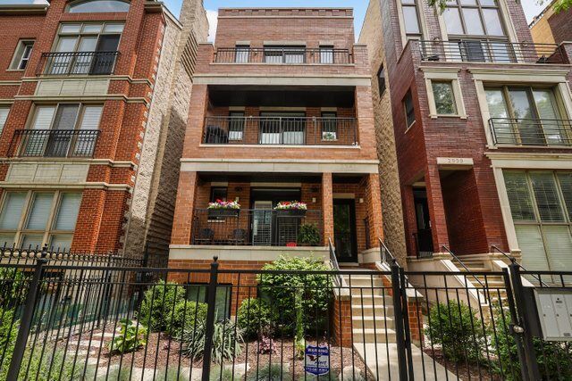 Property Photo: 2941 N Damen Avenue 3 IL 60618