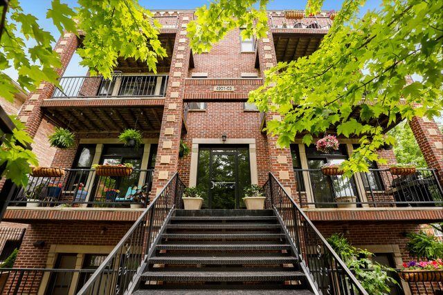 Property Photo: 4903 N Winthrop Avenue 3N IL 60640