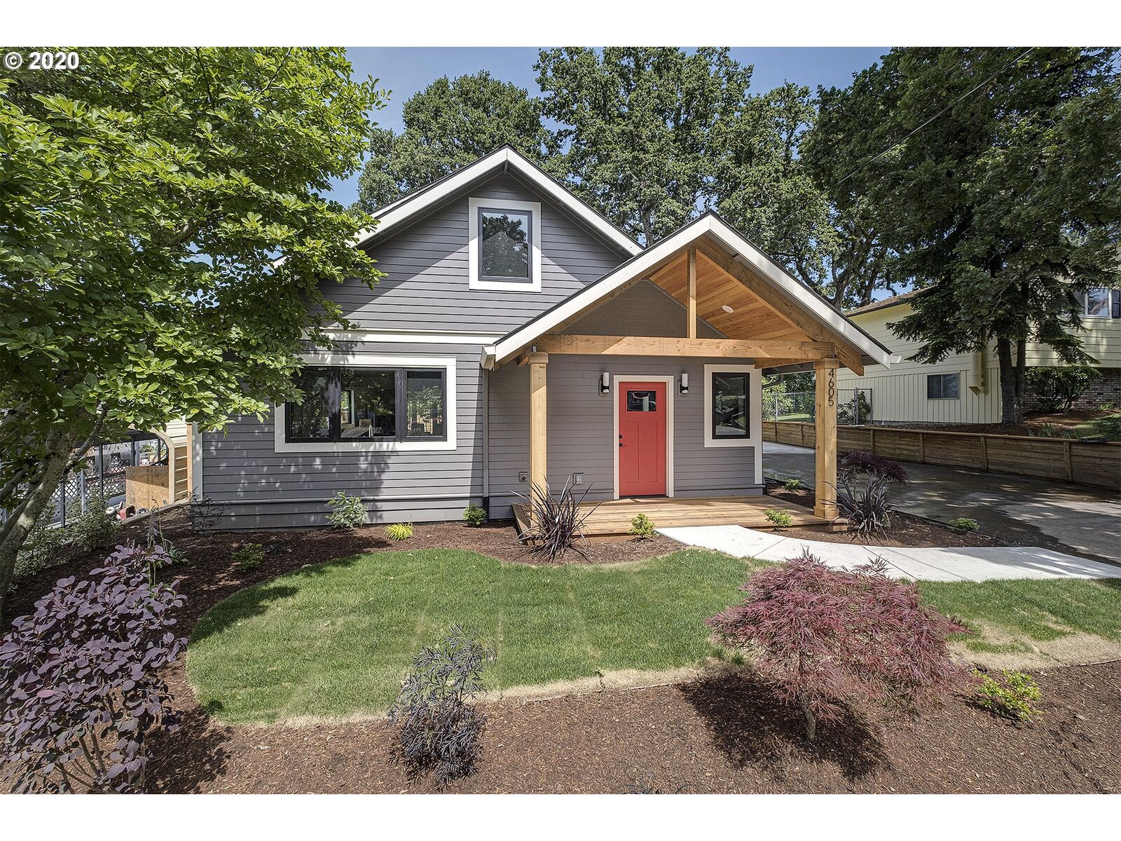 Property Photo:  4605 SE Allan Rd  OR 97267