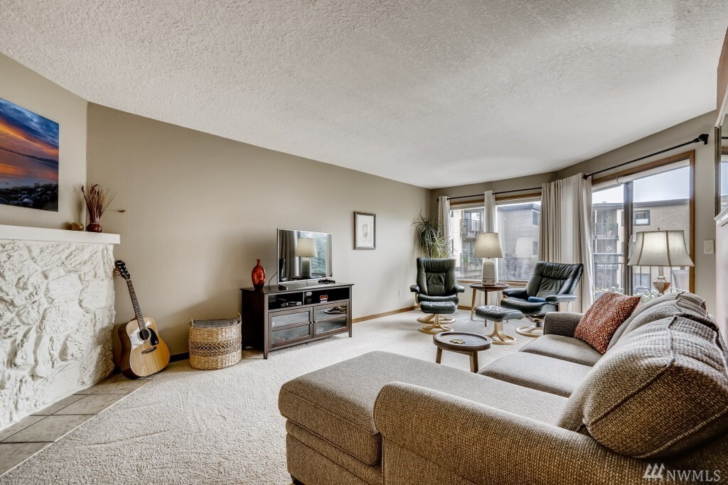 Property Photo: 1070 5th Avenue S 207 WA 98020