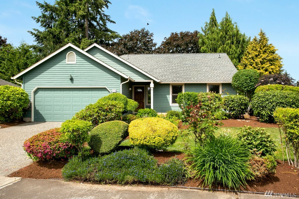 Property Photo:  121 Union Ct NE  WA 98059 