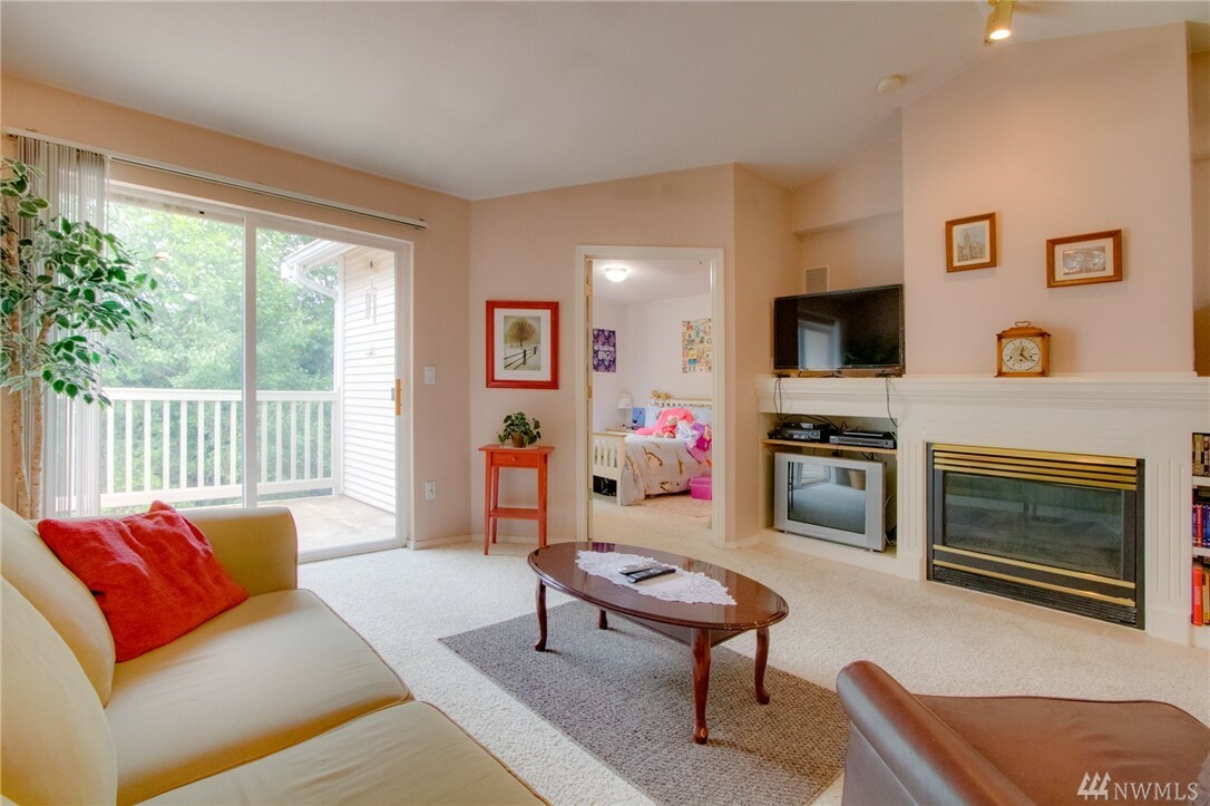 Property Photo: 11504 12th Ave W B302 WA 98204