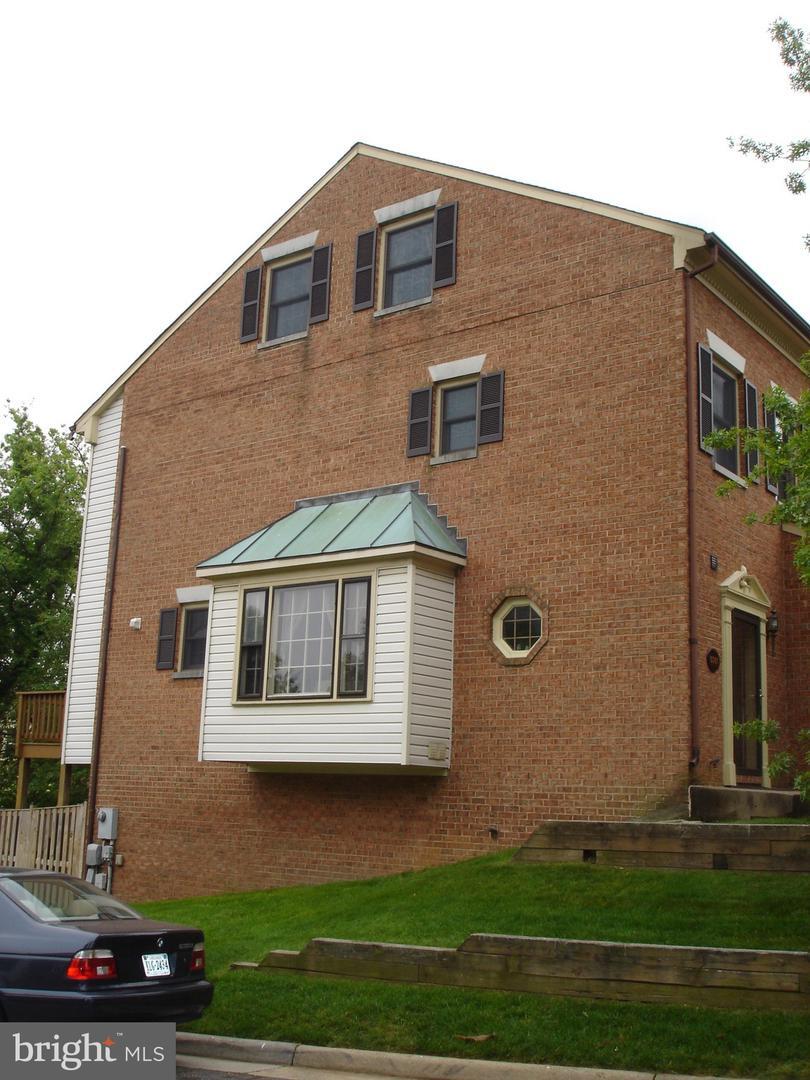 Property Photo: 6061 Estates Drive VA 22310