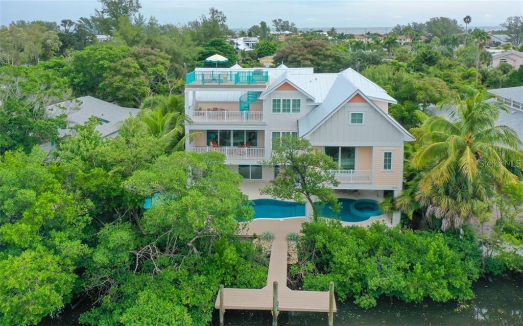 Property Photo: 211 Gladiolus Street FL 34216