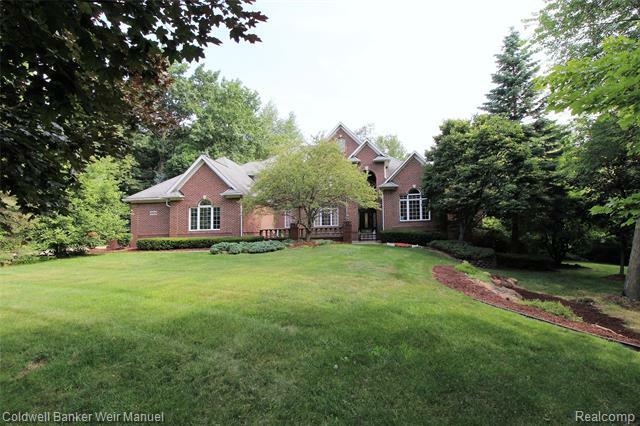 Property Photo: 47470 Edinborough Lane MI 48374