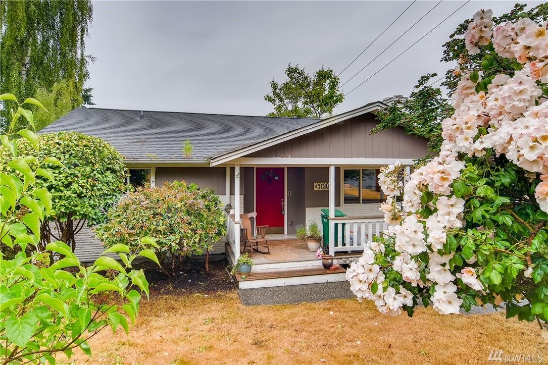 Property Photo:  11203  28th Avenue SW  WA 98146 