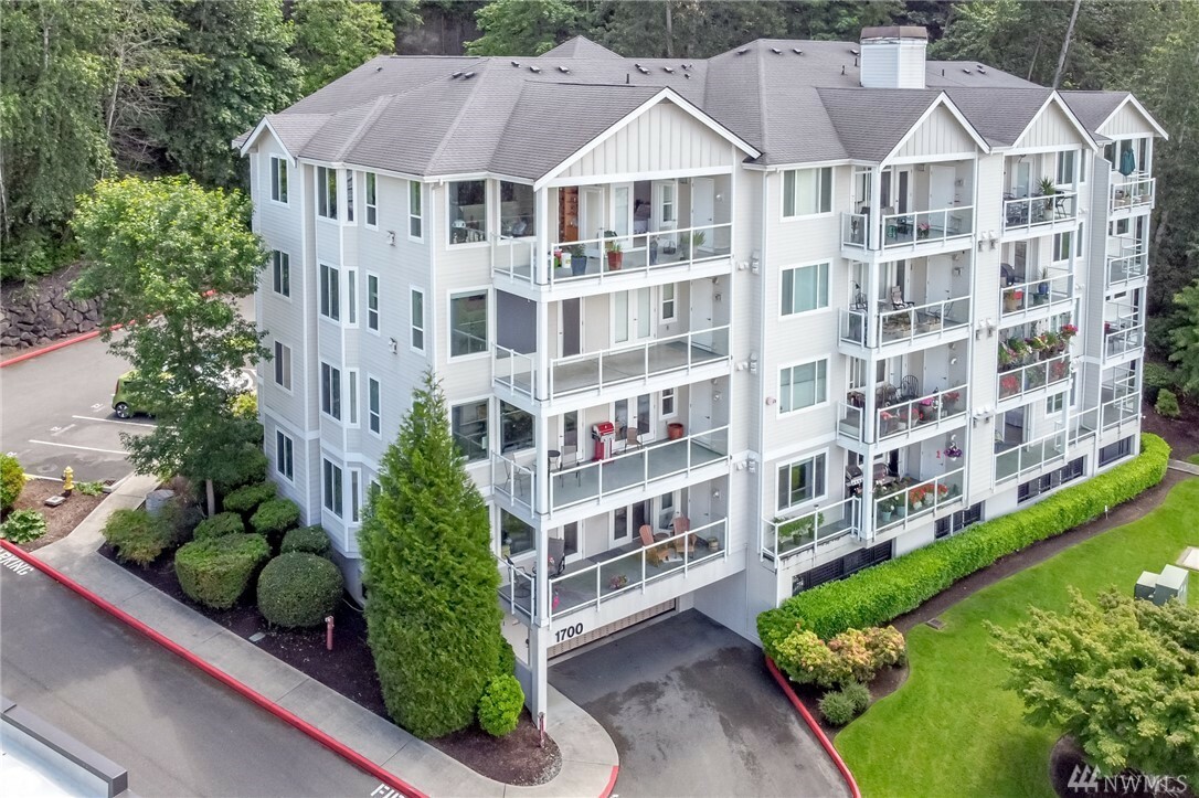 Property Photo:  1700 Lake Washington Blvd 103  WA 98056 