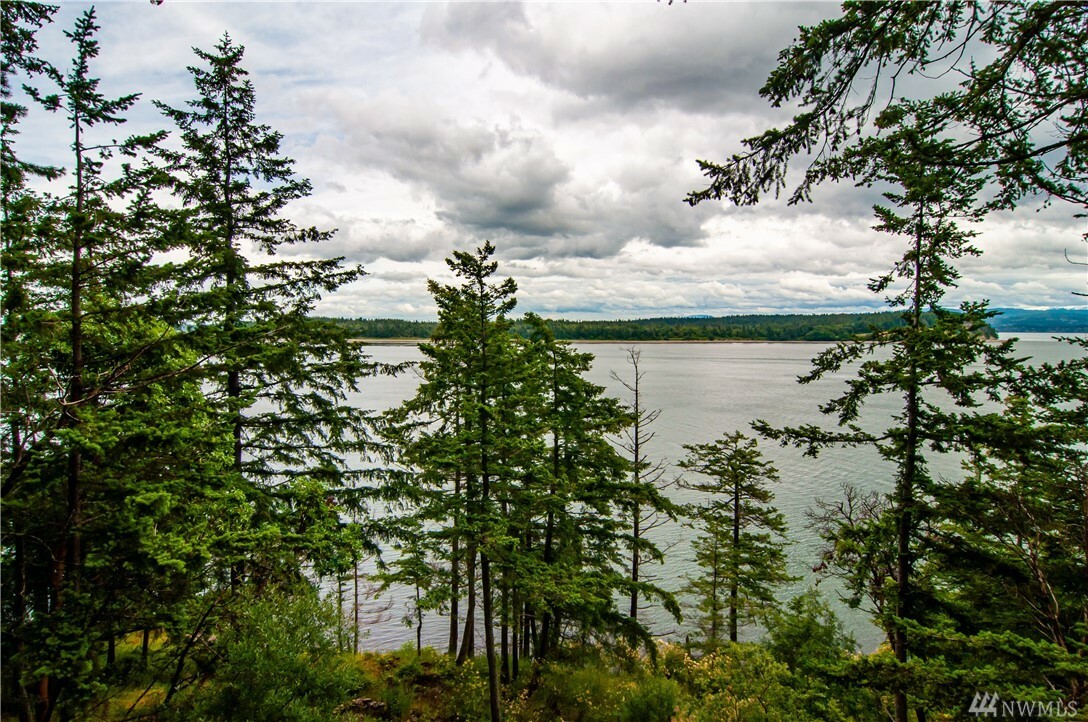 Property Photo: 1290 Baker Ave WA 98262