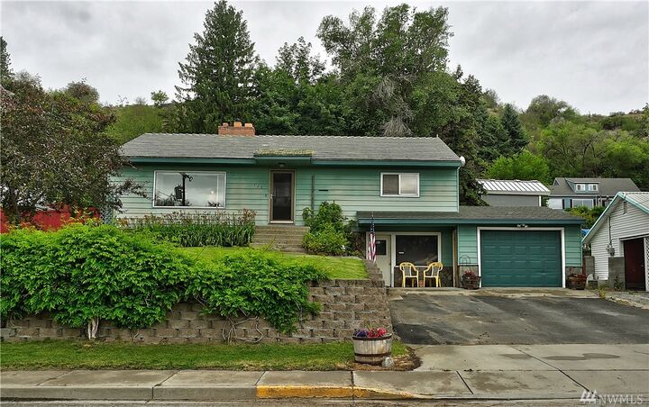 124 S Granite St  Omak WA 98841 photo