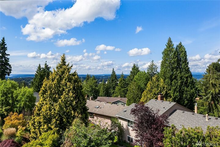 Property Photo: 15538 SE 44th Place WA 98006