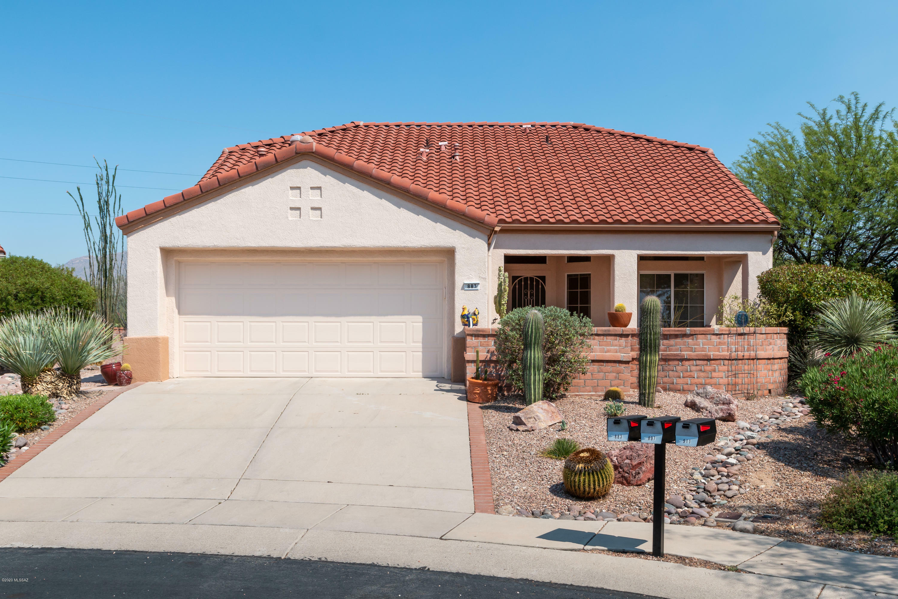 Property Photo:  883 E Grass Meadow Place  AZ 85755 