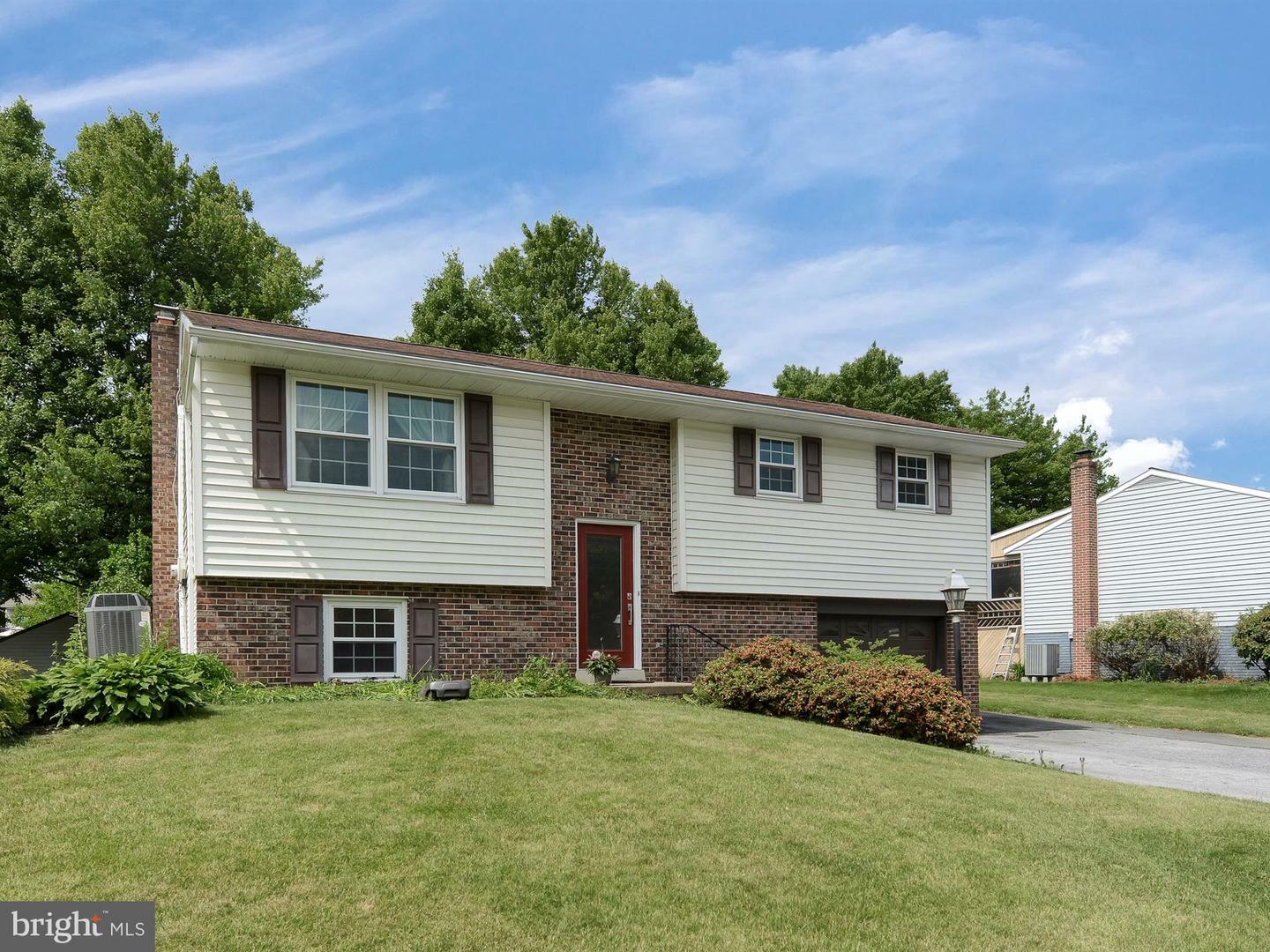 Property Photo:  909 Indian Springs Drive  PA 17601 