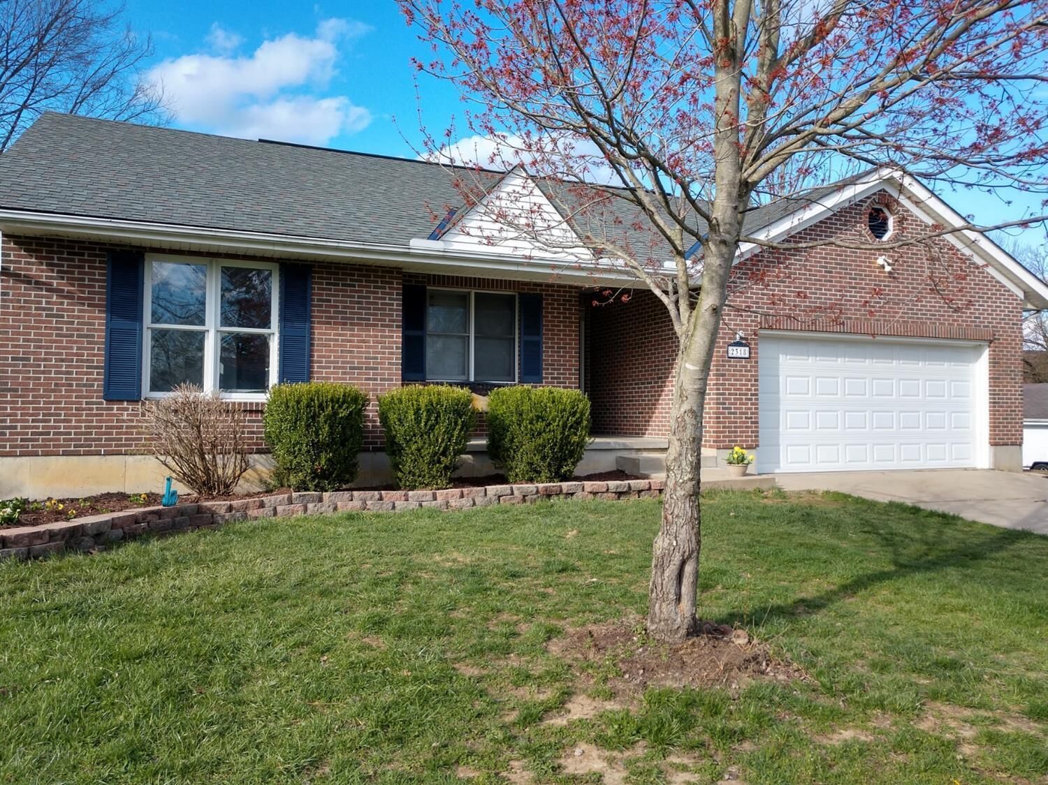 Property Photo:  2318 Hibiscus Dr  OH 45140 