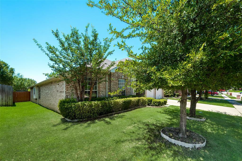 Property Photo:  4 Mary Lou Court  TX 76063 